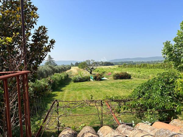 Propriete en campagne de Cucuron, vues magnifiques, piscine 20x4.5