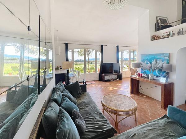 Propriete en campagne de Cucuron, vues magnifiques, piscine 20x4.5