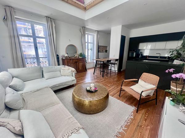 Hyper centre Pau duplex 4 pièce(s) cave et parking