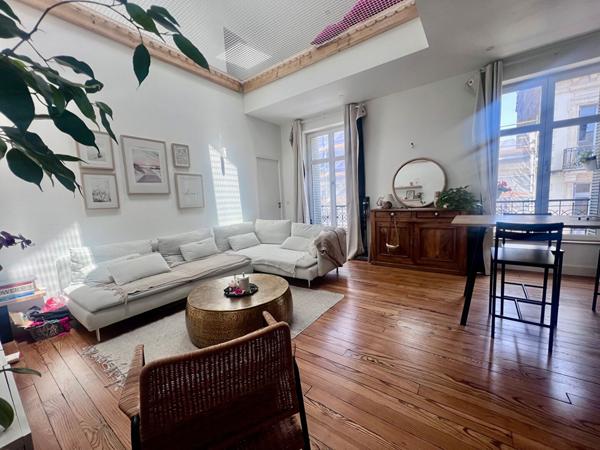 Hyper centre Pau duplex 4 pièce(s) cave et parking