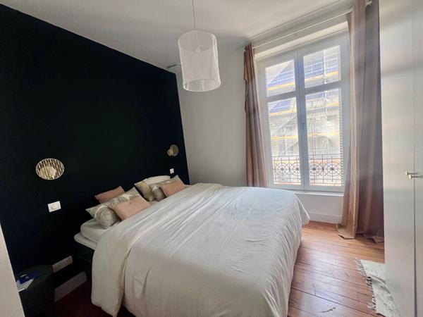 Hyper centre Pau duplex 4 pièce(s) cave et parking