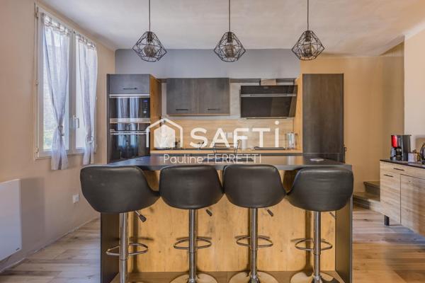 Maison de village, 4 chambres avec garage et extérieur