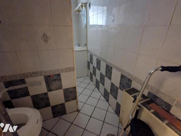 CENTRE DE SAINT BREVIN LES PINS FACE MER APPARTEMENT A RENOVER 