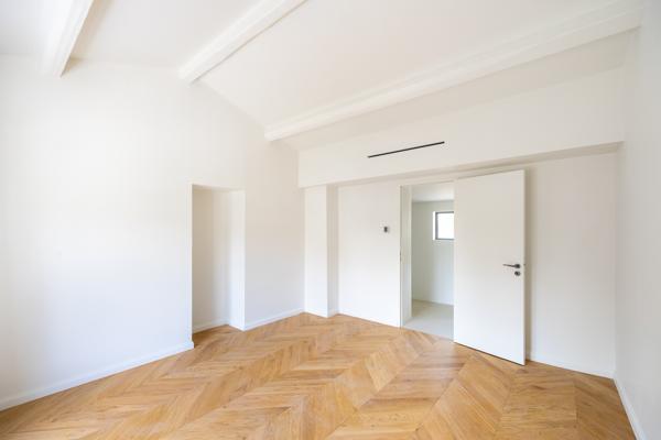 CARRÉ D’OR MARSEILLE 1300 - MAISON RÉNOVÉE TYPE 4 AVEC JARDIN, PISCINE ET DEUX STATIONNEMENTS