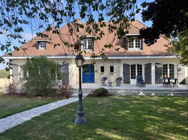 Centre ville Saint Berthevin - 238 m²