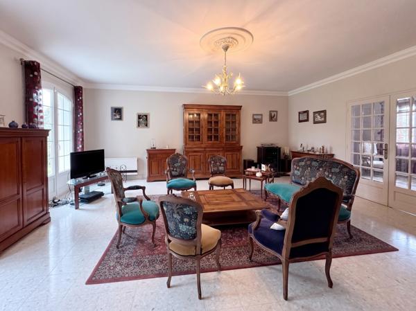 Centre ville Saint Berthevin - 238 m²