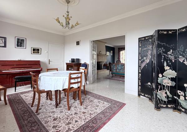 Centre ville Saint Berthevin - 238 m²