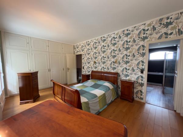 Centre ville Saint Berthevin - 238 m²