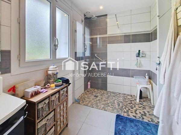 Grande et belle maison sur son terrain spacieux