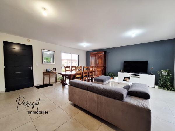 Maison de plain-pied de 104 m² au cœur de Sèvres-Anxaumont – Aucun travaux à prévoir À quelques minutes de Poitiers et du CHU , venez découvrir cette agréable maison de plain-pied d’environ 104 m² , idéalement située au cœur du bourg de Sèvres-Anxaumont .