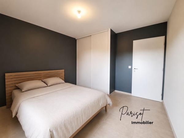Maison de plain-pied de 104 m² au cœur de Sèvres-Anxaumont – Aucun travaux à prévoir À quelques minutes de Poitiers et du CHU , venez découvrir cette agréable maison de plain-pied d’environ 104 m² , idéalement située au cœur du bourg de Sèvres-Anxaumont .