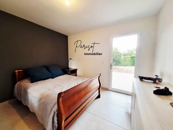 Maison de plain-pied de 104 m² au cœur de Sèvres-Anxaumont – Aucun travaux à prévoir À quelques minutes de Poitiers et du CHU , venez découvrir cette agréable maison de plain-pied d’environ 104 m² , idéalement située au cœur du bourg de Sèvres-Anxaumont .