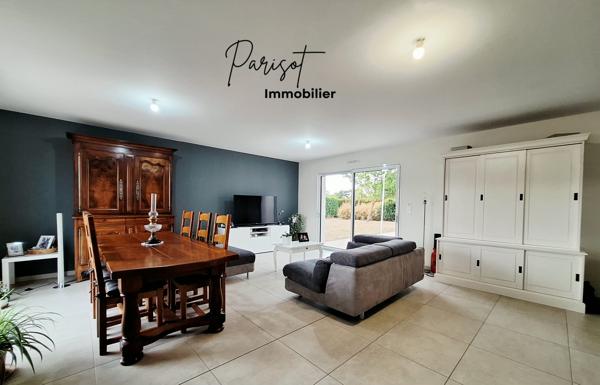 Maison de plain-pied de 104 m² au cœur de Sèvres-Anxaumont – Aucun travaux à prévoir À quelques minutes de Poitiers et du CHU , venez découvrir cette agréable maison de plain-pied d’environ 104 m² , idéalement située au cœur du bourg de Sèvres-Anxaumont .