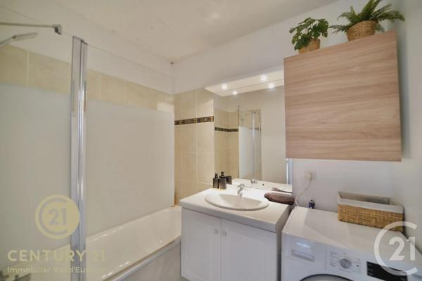 Appartement F3 à vendre  3 pièces - 70 m 2   SERRIS  - 77