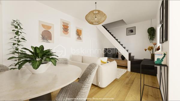 A proximité de la gare de Clamart (Transilien Ligne N), découvrez cette maison de ville de 80m² répartis sur trois niveaux, offrant une configuration originale et de nombreuses possibilités d’aménagement.

À mi-chemin entre maison de ville et loft intimiste, ce bien séduira ceux qui recherchent un lieu de vie avec du caractère, au calme et à proximité immédiate des transports.

La maison s’organise autour d’une pièce de vie conviviale avec cuisine ouverte, offrant une atmosphère chaleureuse et contemporaine.
En souplex, une première chambre bénéficie d’une ambiance plus intime, en retrait des espaces de vie.

Le premier niveau accueille un bureau, idéal pour le télétravail, ainsi qu’une salle de bains avec WC. Quelques marches permettent ensuite d’accéder à une chambre, puis un second escalier mène à un espace supplémentaire, pouvant être aménagé selon les besoins : chambre d’appoint, espace détente, coin lecture ou atelier.

À l’extérieur, une terrasse prolonge agréablement la maison et offre un véritable espace de vie supplémentaire avec un espace de rangement (cabane de jardin ou vélos) et un espace repas. 

Grâce à sa configuration modulable, cette maison peut facilement évoluer au gré des projets et de la composition familiale.
Elle conviendra particulièrement à un couple ou une jeune famille à la recherche d’un bien différent, souhaitant profiter des avantages d’une maison avec extérieur tout en conservant un format facile à vivre.
Sectorisation scolaire : collège et lycée Michelet.

Les atouts :
- Maison de ville atypique et pleine de caractère
- Terrasse spacieuse
- Deux chambres + bureau + espace modulable
- Configuration évolutive
- Proximité de la gare de Clamart (Ligne N et future ligne 15)
- Métros ligne 13 (Plateau de Vanves) et ligne 12 (Corentin Celton) accessibles à pied
- Sectorisation Collège et lycée Michelet

** Les deux premières photos sont des projections 3D avec aménagement virtuel.