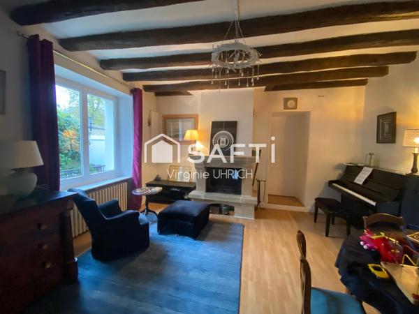 Maison de caractère , T6, de 200m2, sur un terrain paysager, à vendre au Manet, à Montigny-Le-Bretonneux