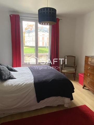 Maison de caractère , T6, de 200m2, sur un terrain paysager, à vendre au Manet, à Montigny-Le-Bretonneux