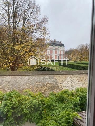 Maison de caractère , T6, de 200m2, sur un terrain paysager, à vendre au Manet, à Montigny-Le-Bretonneux