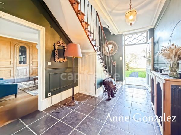 Superbe Maison Bourgeoise rénovée à vendre à CHATEAUNEUF SUR LOIRE centre ville immédiat, parc arboré de 1600m2 à la vue dégagée, dépendance de 90m2 et grand garage