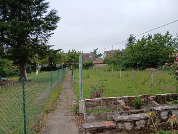 Vente                                                      Maison de village
                        
                     3 pièces                      66 m2                     à Toury