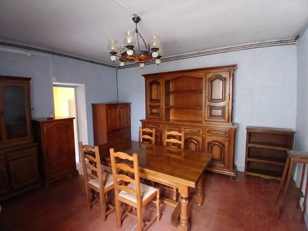 Vente                                                      Maison de village
                        
                     3 pièces                      66 m2                     à Toury