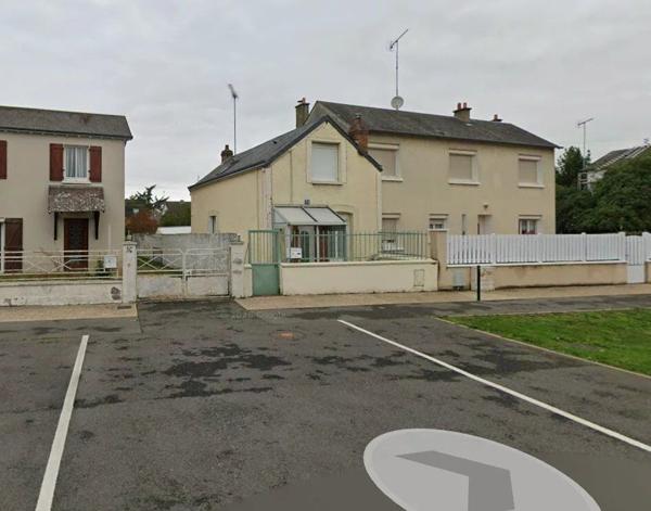 Vente                                                      Maison de village
                        
                     3 pièces                      66 m2                     à Toury