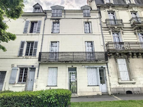 Investisseurs/Immeuble en rez de chaussée 1 local/Magasin non loué, à l'étage sur 3 niveaux 3 T2 loués.