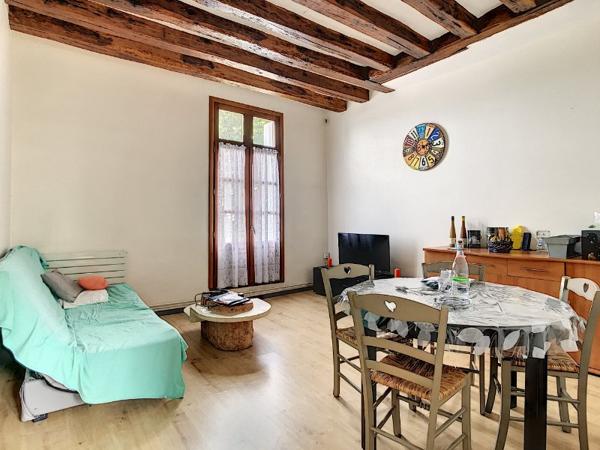 Investisseurs/Immeuble en rez de chaussée 1 local/Magasin non loué, à l'étage sur 3 niveaux 3 T2 loués.