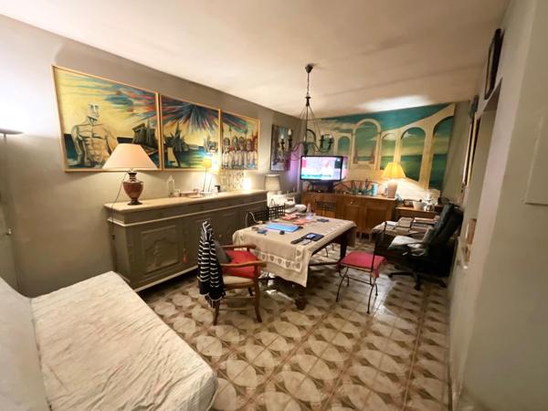 Commerce et appartement au centre-ville de Mehun sur Yèvre