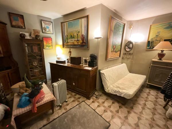 Commerce et appartement au centre-ville de Mehun sur Yèvre