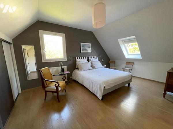 Élégance, calme et lumière — Maison rénovée de 202 m² avec piscine et étang