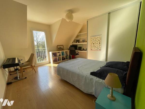 Élégance, calme et lumière — Maison rénovée de 202 m² avec piscine et étang