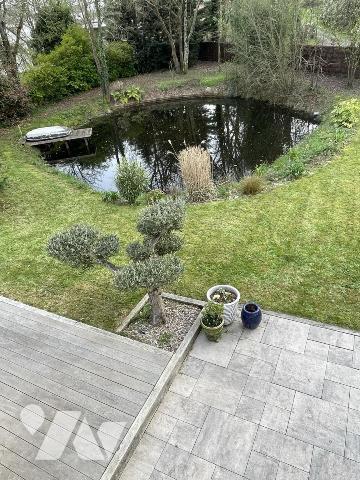 Élégance, calme et lumière — Maison rénovée de 202 m² avec piscine et étang