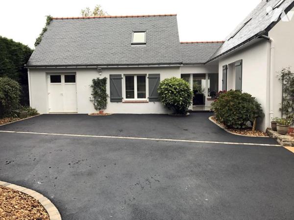 Élégance, calme et lumière — Maison rénovée de 202 m² avec piscine et étang