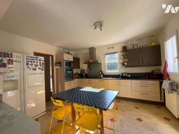 Élégance, calme et lumière — Maison rénovée de 202 m² avec piscine et étang