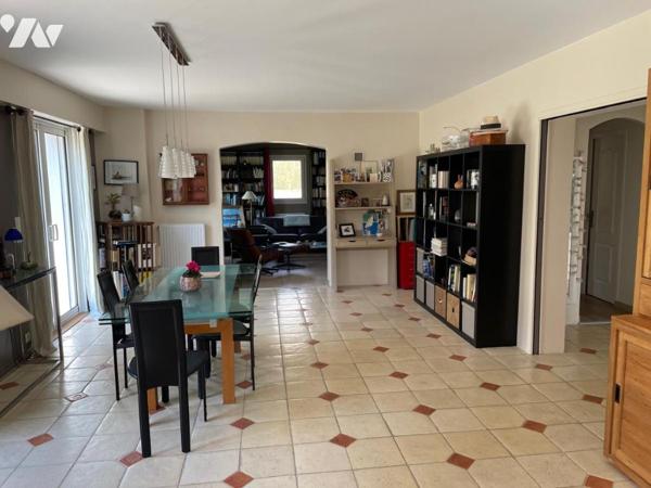 Élégance, calme et lumière — Maison rénovée de 202 m² avec piscine et étang