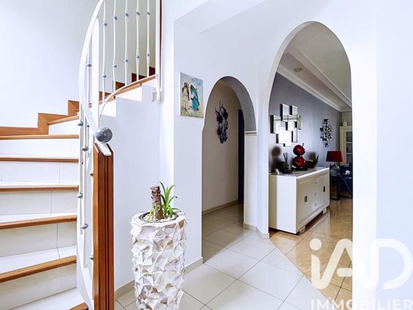 Maison à vendre 8 pièces 143 m² Sainte-Geneviève-des-Bois