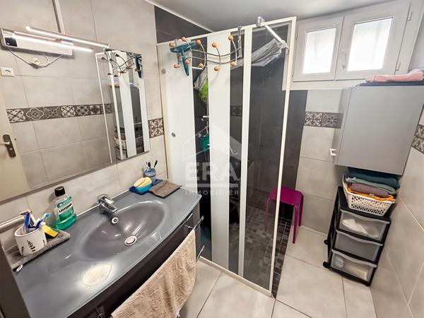 SEPTEMES LES VALLONS - Maison 4 pièces + garage sur parcelle 441m2