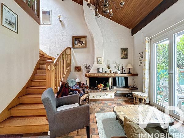 Maison à vendre 6 pièces 133 m² Le Mesnil-le-Roi