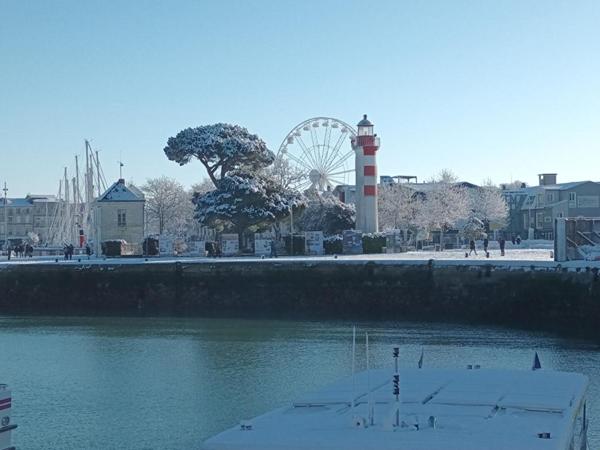 Appartement t1 terrasse17 La Rochelle centre historique