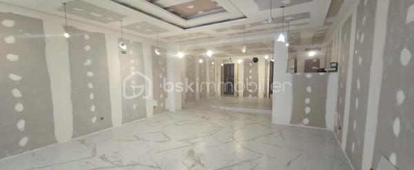 Immeuble commercial de 148 m²