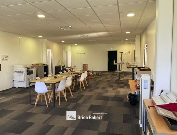 Bureaux à louer à Saint-Priest visibilité autoroute A43 dans immeubles neufs