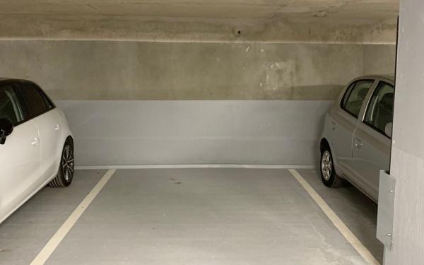 Stationnement à louer