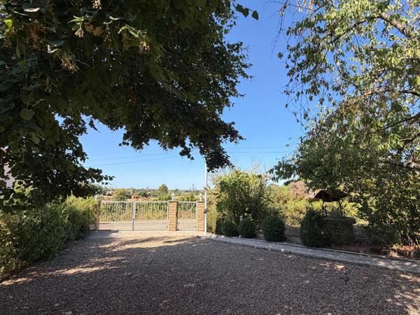 Charmante maison avec logement indépendant et garage double
