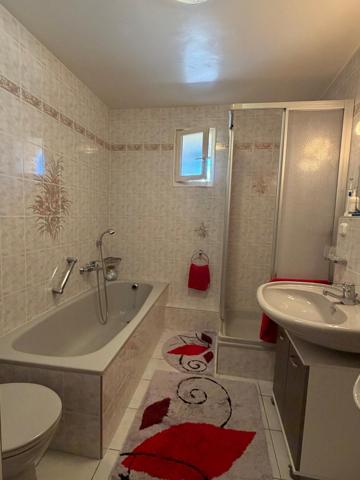 Charmante maison avec logement indépendant et garage double