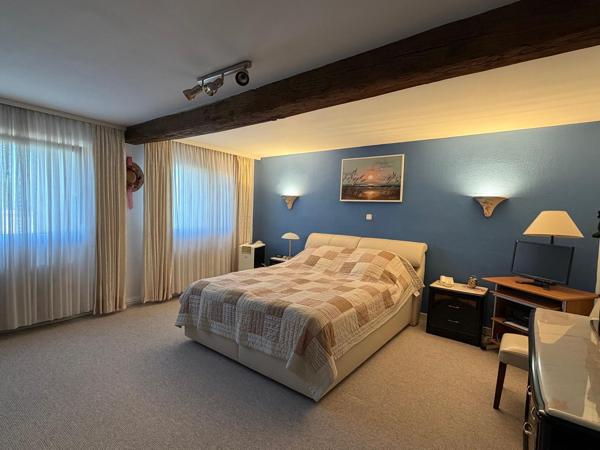 Charmante maison avec logement indépendant et garage double