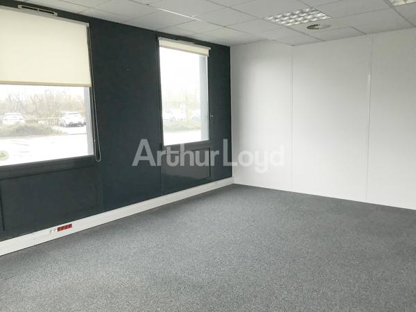 Bureaux à louer à Marcq-en-Baroeul - Surface en RDC aménagée avec accueil et salles de réunion