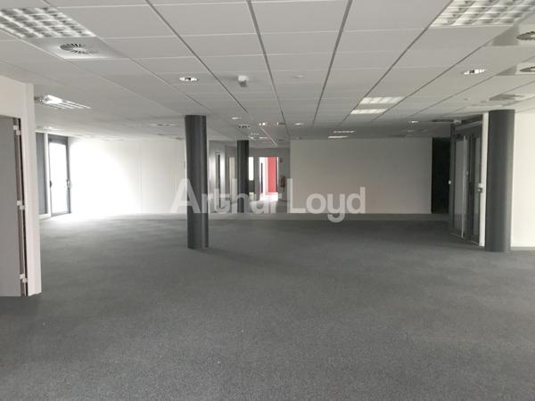 Bureaux à louer à Marcq-en-Baroeul - Surface en RDC aménagée avec accueil et salles de réunion