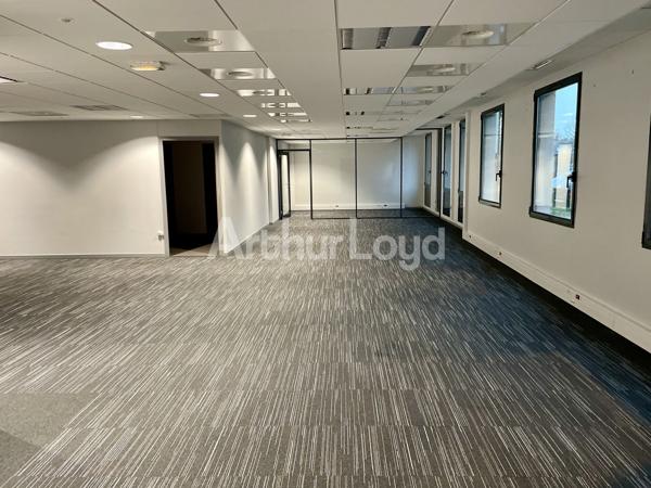 Bureaux à louer à Marcq-en-Baroeul - Surface en RDC aménagée avec accueil et salles de réunion