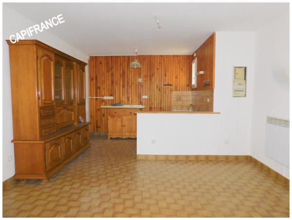 DIGNE-LES-BAINS 04000 A VENDRE Maison traditionnelle avec 2 appartements, terrain clos, garage et cave